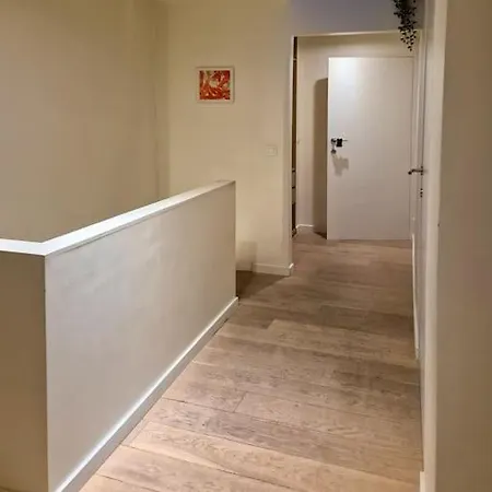 Met Groot Terras Apartment